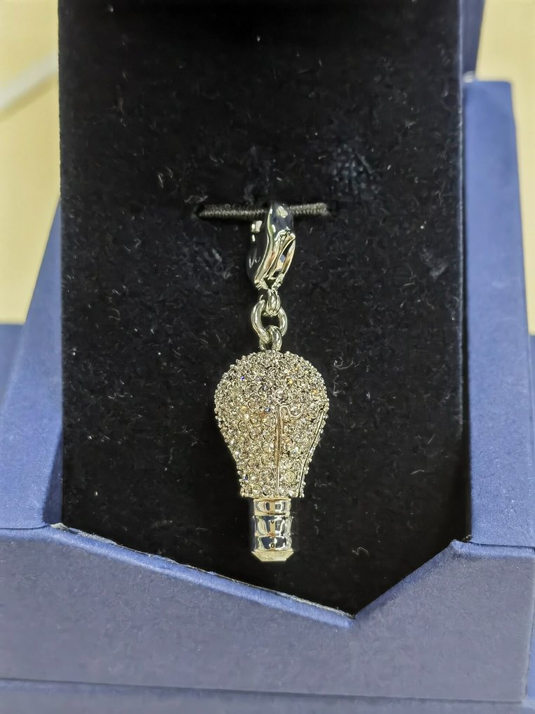 Swarovski - A Perfect Circle & Related - Austria #4.3