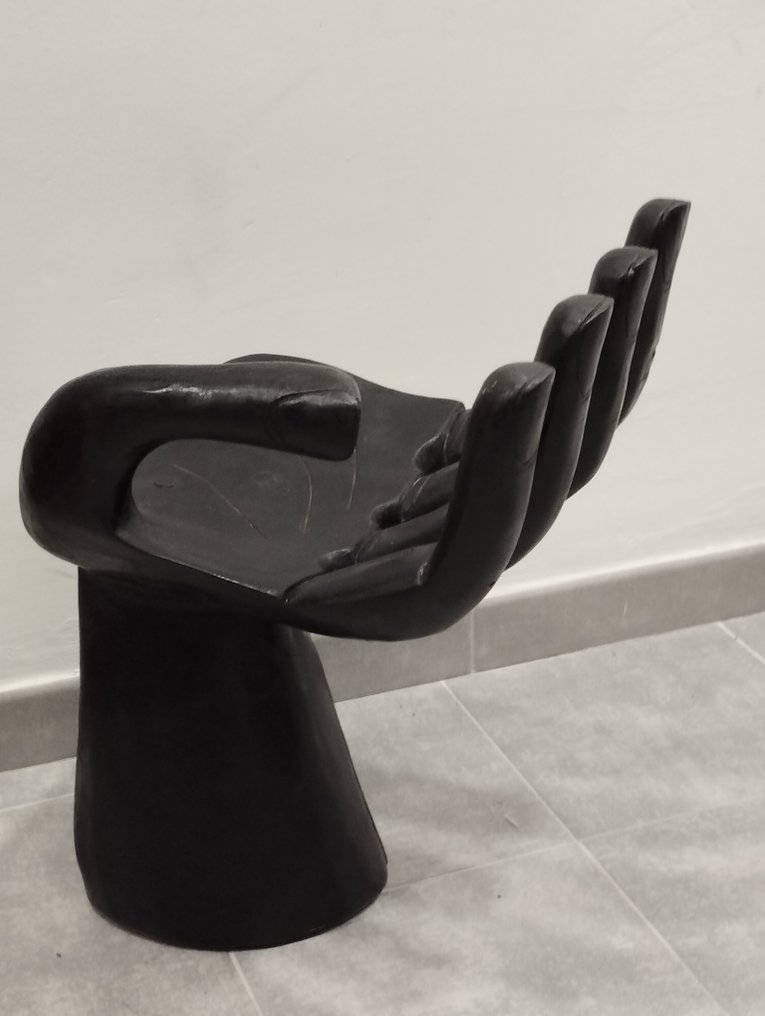 装饰饰品 - 意大利 - 木制椅子——由整块木头雕刻而成的手型椅子 #1.0