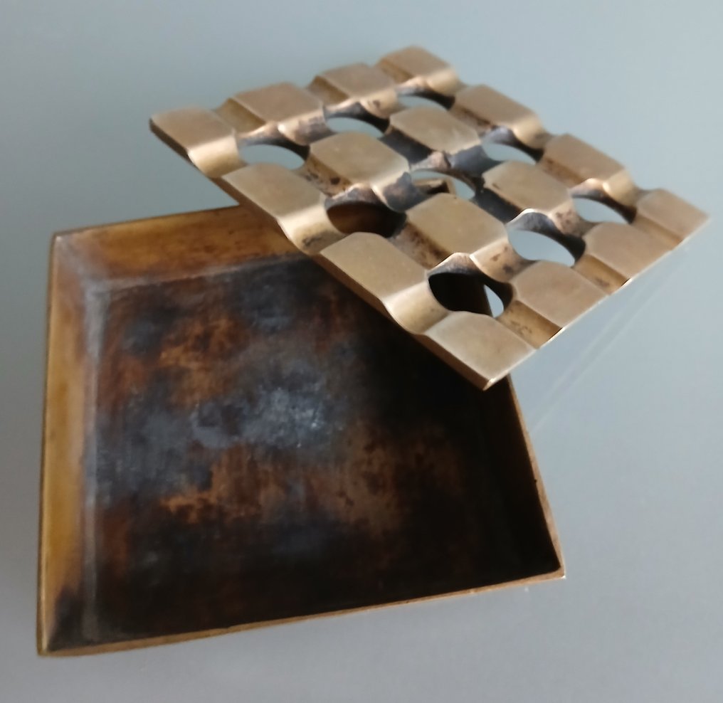 Ultima - Holger Bäckström & Bo Ljungberg - Asbak - Ultima 9 - Gegoten messing #4.3