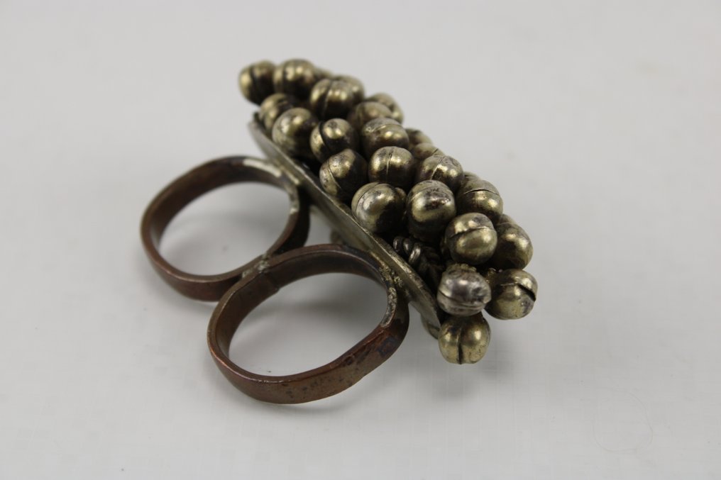 Vesya / Davano - double ring - India (No reserve price) #2.1