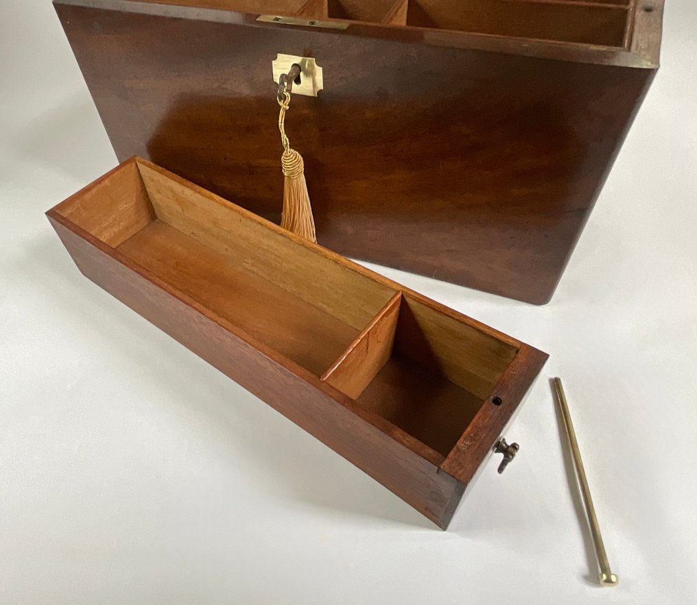 A mid 19th century polished mahogany stationery box - Irodaszer doboz - Fa - Mahagóni #3.2