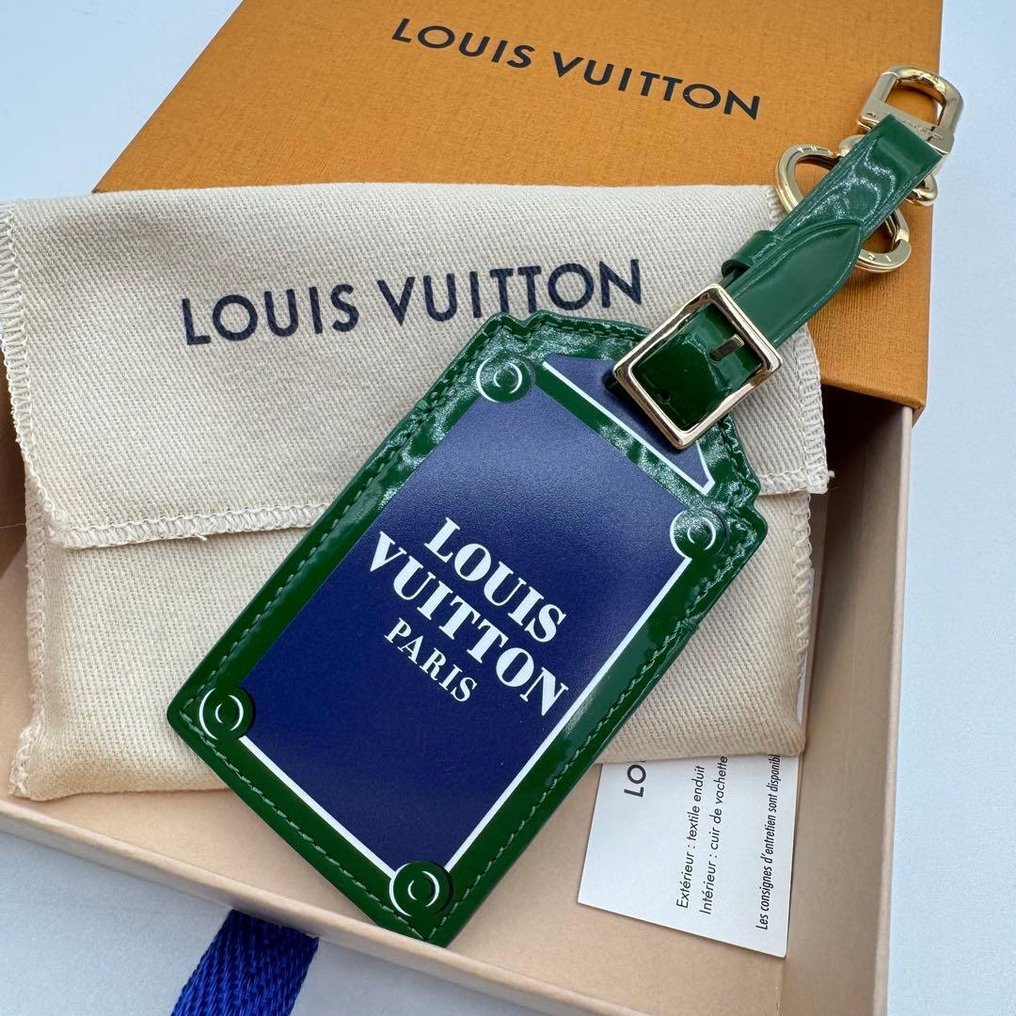 Travel icon - Enamel - Panam Charm Monogram #1.0