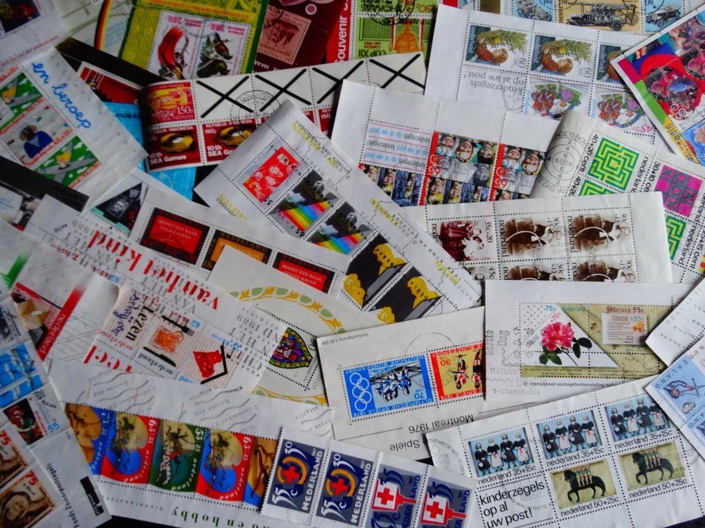 World  - a box containing 1.5 kg of paperless postage stamps #3.2