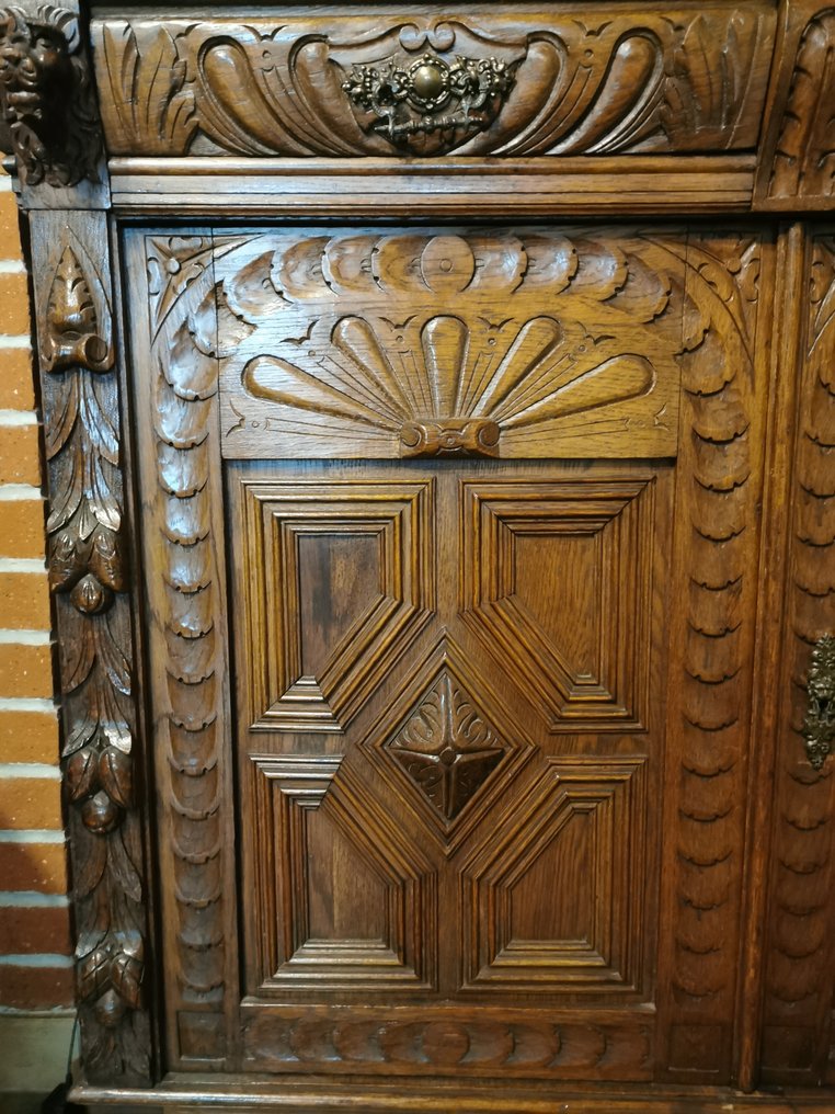 Szekrény - Tölgy - Oroszlánfejű bútor #1.0