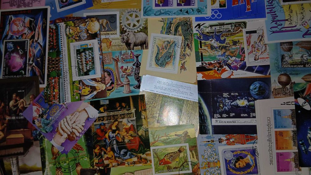 World 1960/2015 - Large lot of 595 sheets, used blocks and series – international collection. #3.2