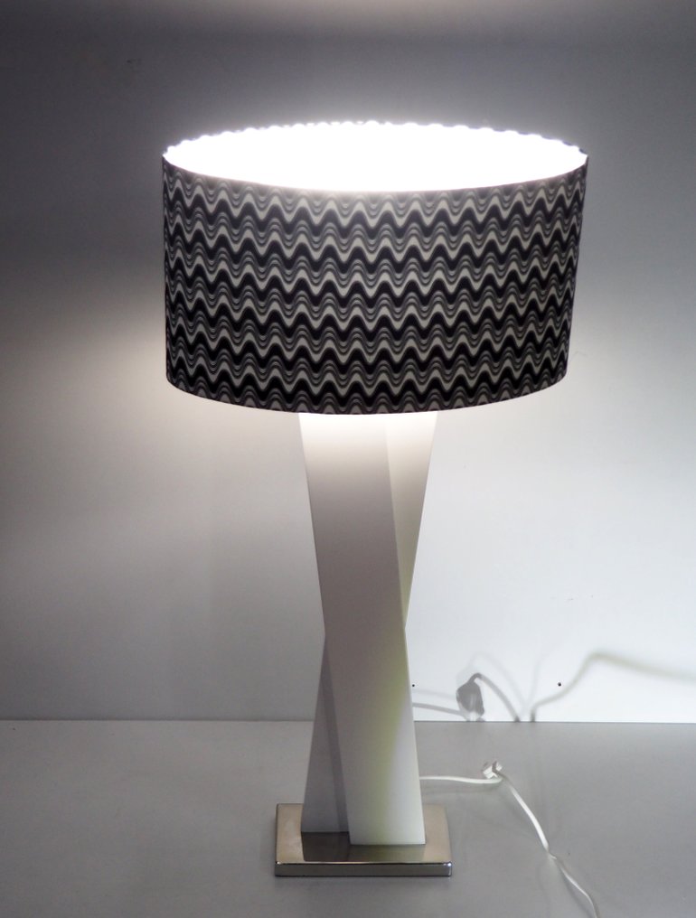 Lampada da tavolo - Paraluce in tessuto Missoni con legno laccato e acciaio lucido. #1.0