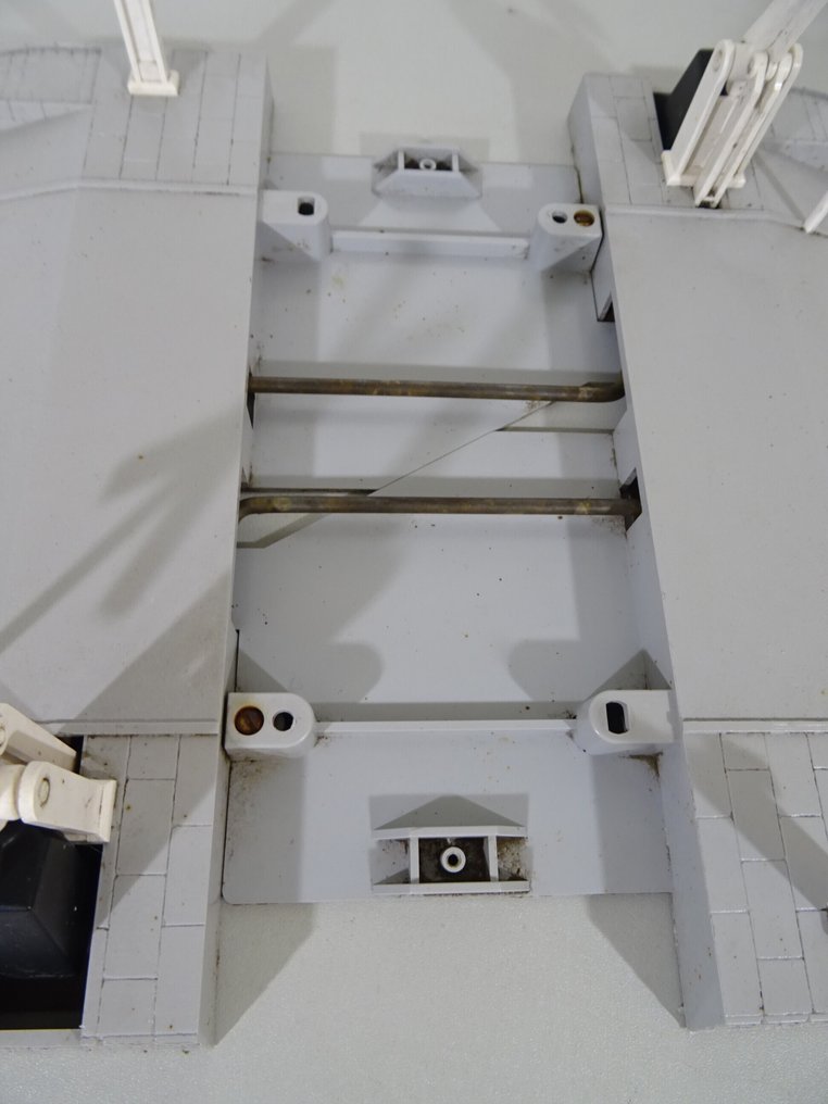 LGB G - 5065 - Model train scenery (1) - Railway crossing with barrier #4.3