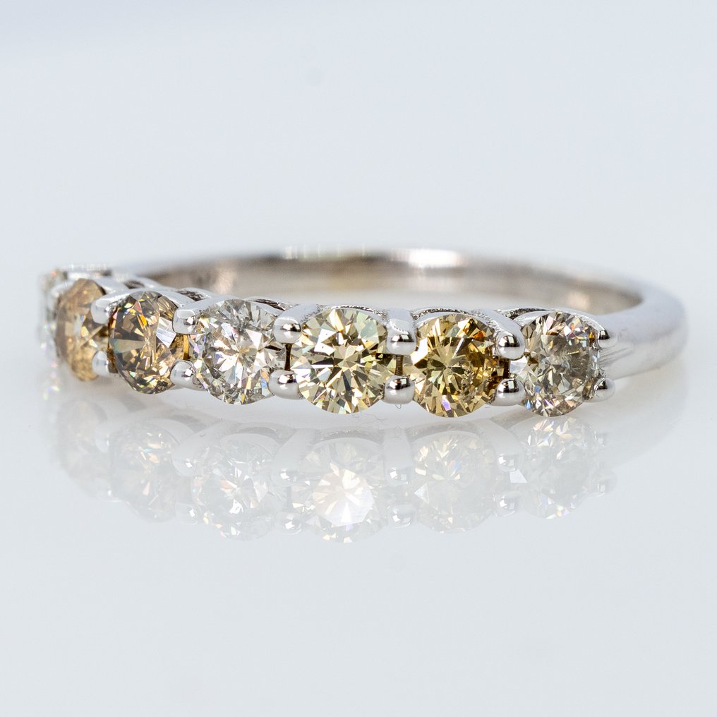 Zonder minimumprijs - Ring - 14 karaat Witgoud - 1.00ct. tw. Diamant (Natuurlijk gekleurd) - IGI #1.0