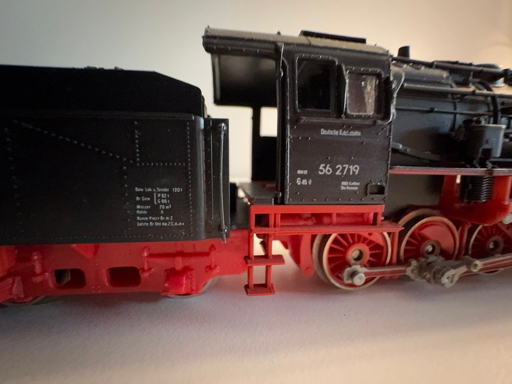 Fleischmann H0 - 電氣火車 (1) - H0比例模型，带独立煤车的蒸汽机车，标签56 2719可见。 - DRG #3.2