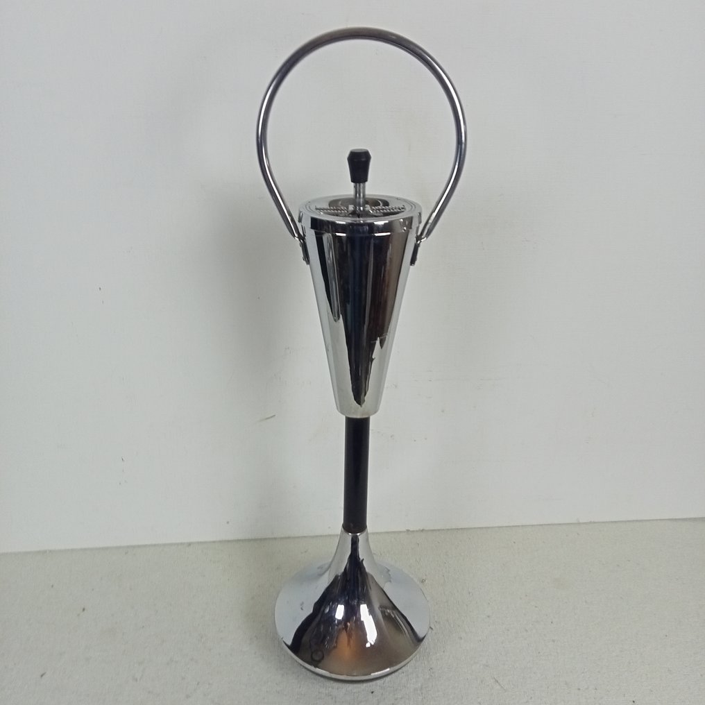 Posacenere - Acciaio, cromato e verniciato con base in ghisa. - portasciugamani da tavolo #1.0