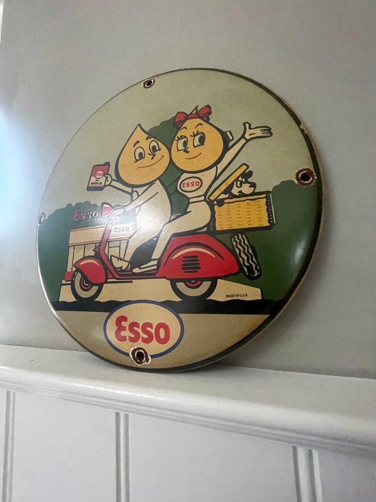 Πινακίδα διαφήμισης με επίστρωση email – Esso – Χαρούμενη οδήγηση, φιγούρες σε σκούτερ, στρογγυλό, - Εμαγιέ πινακίδα - Σμάλτο #1.0