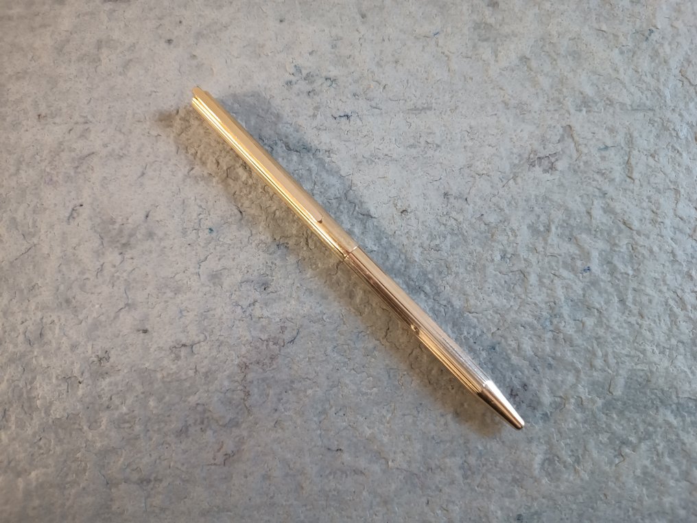 S.T. Dupont - Bolígrafo S.T Dupont modelo Classic de plaqué oro - Bez ceny minimalnej
- Pióro kulkowe #1.0