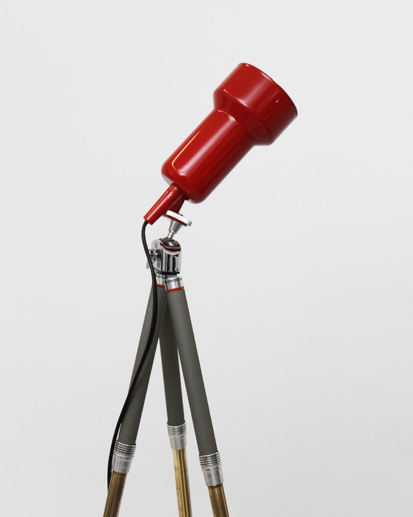 21neun - Candeeiro de pé com tripé - Metal, Alumínio, Cromado - Luminária de design upcycling #3.2