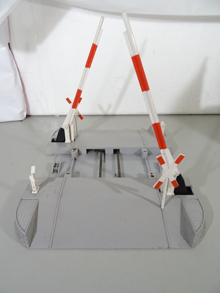 LGB G - 5065 - Model train scenery (1) - Railway crossing with barrier #1.0