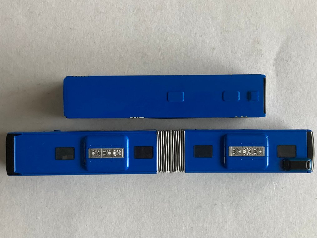 Rietze H0 - 656119 - 75841 - Machetă tren transport călători (2) - Model articulat cu două uși, incl. ambalaj original și căptușeală din spumă, autocolante cu numărul - RhB Arosa bus en Engadin Bus #2.1