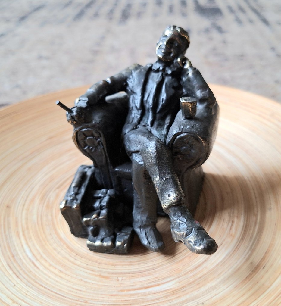 Artihove - 小塑像 - 'Man in fauteuil' - 氧化 #1.0