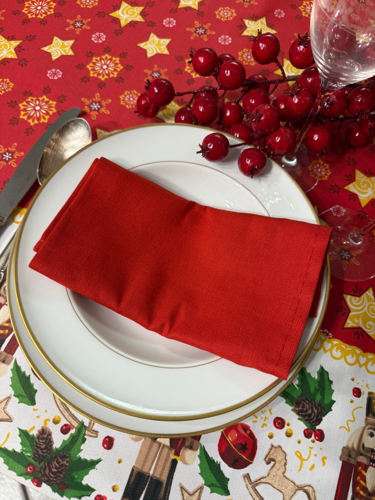 Elegant duk for store bordsettinger, rødt juletema med nøtteknekker. - Duk - 1.75 m - 1.44 m #2.1