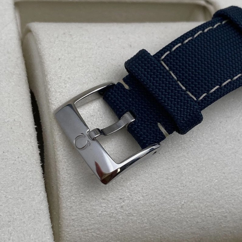 Omega - Speedmaster Professional Snoopy - 310.32.42.50.02.001 - Men - 2021 #4.3