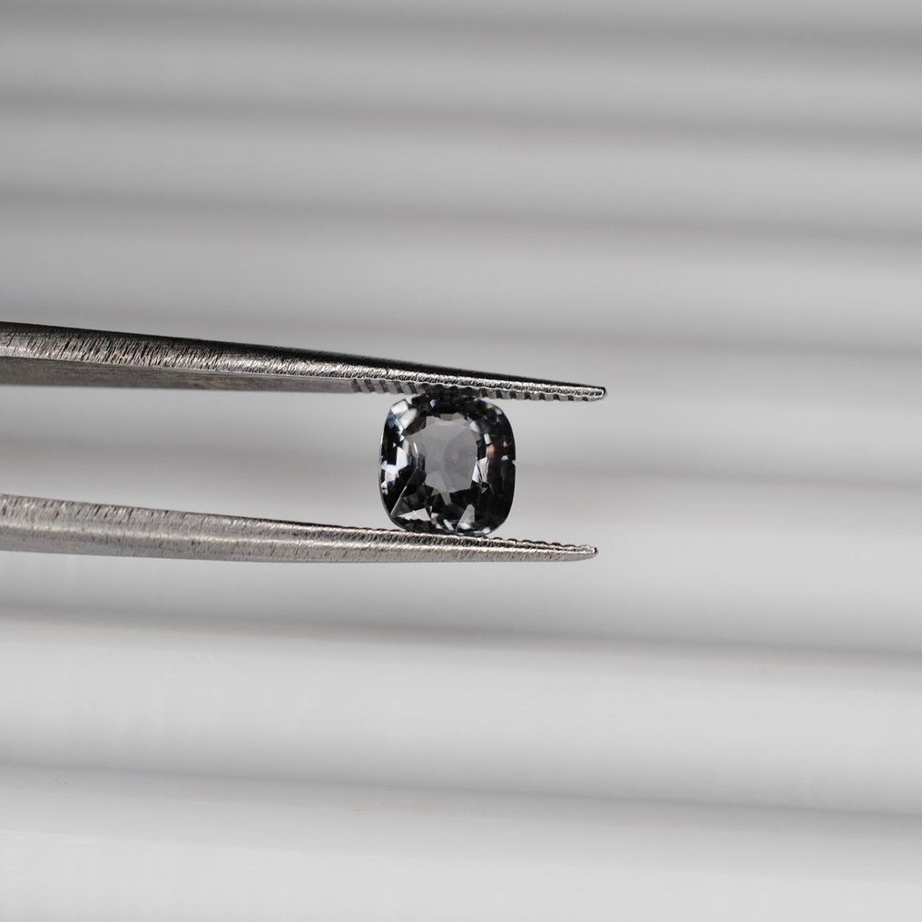 No reserve price Grey Spinel  - 1.18 ct - International Gemological Institute (IGI) #2.1
