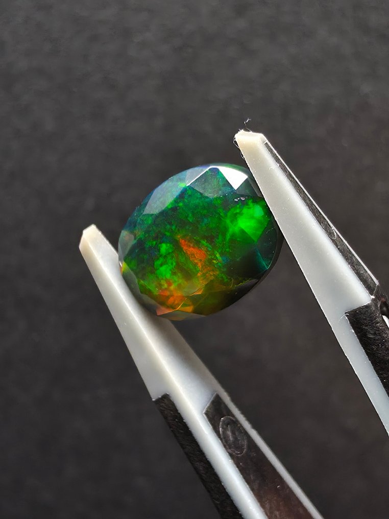 2.5ct Opal Negru fațetat - Înălțime: 11.2 mm - Lățime: 8.2 mm- 0.5 g #1.0