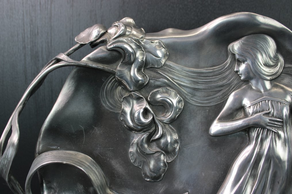 Svuotatasche - WMF / Geislingen - Vassoio per carte in argento placcato Art Nouveau con motivo floreale di donna e fanciulla. - Germania #4.3