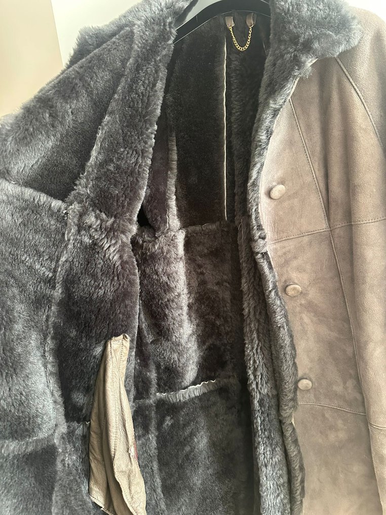 Artisan Furrier - Fur coat #4.3