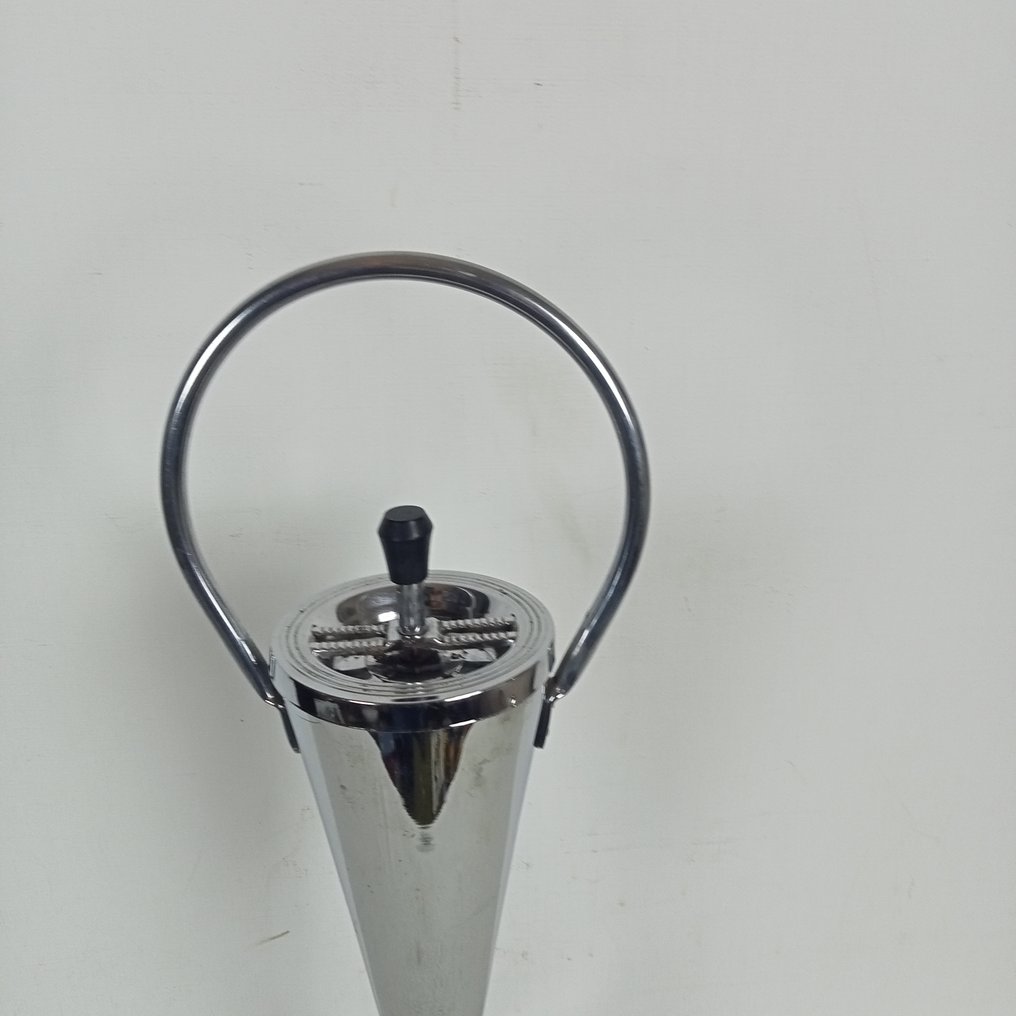 Posacenere - Acciaio, cromato e verniciato con base in ghisa. - portasciugamani da tavolo #1.0