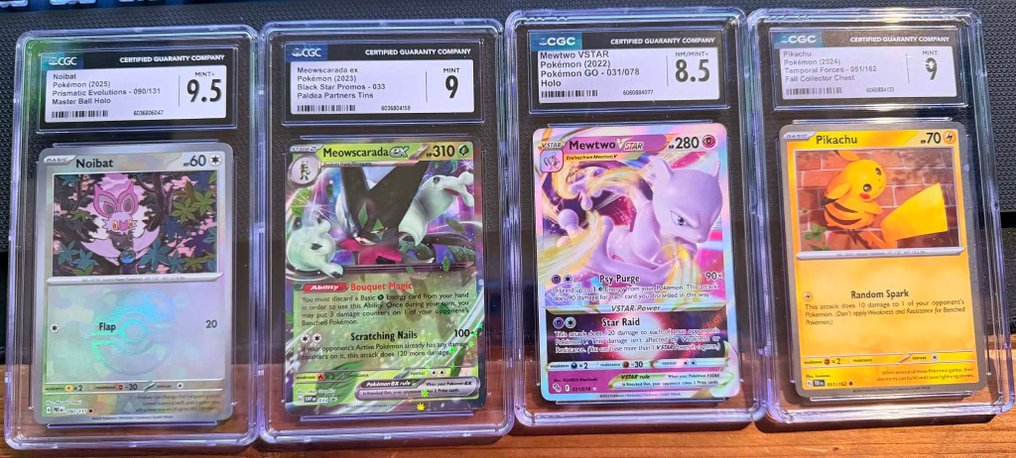 Pokémon - 4 Graded card - Noibat Master Ball Holo 9.5 CGC - Meowscarada ex 9 CGC - Mewtwo VSTAR 8.5 CGC - Pickachu 9 CGC 090/131 - 033 - 031/078 - 051/162 Limited edition - CGC - Various sets #1.0