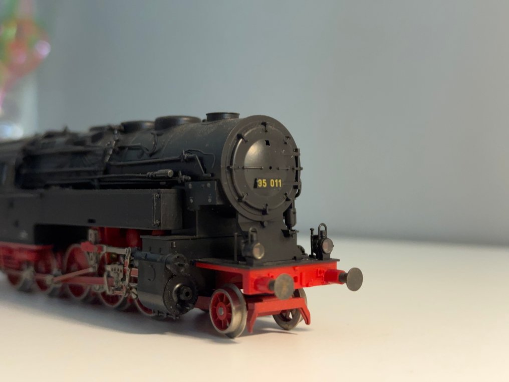 Fleischmann H0 - Locomotora eléctrica (1) - BR 95 Modelo en excelentes condiciones estéticas, numeración lateral y frontal visible: 95 011. - DR (DRB) #2.1