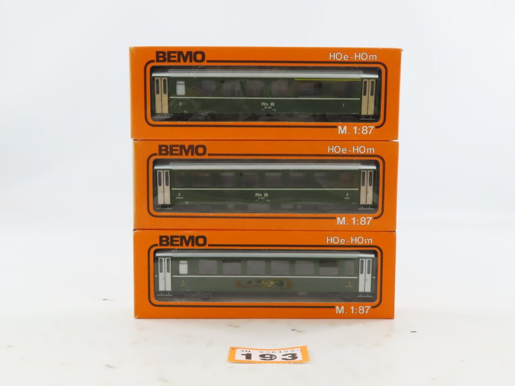 Bemo H0m - 3054/3055/3056 - Model train passenger carriage (3) - 3x 4-axle express train carriages, first/second and second class. - RhB #2.1