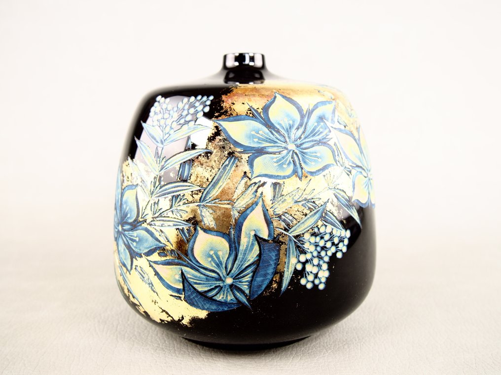 Single-flower vase - Lacquered wood - Carved Lacquer Floral Motifs Pattern Vase with Original Wooden Box - Japan #1.0