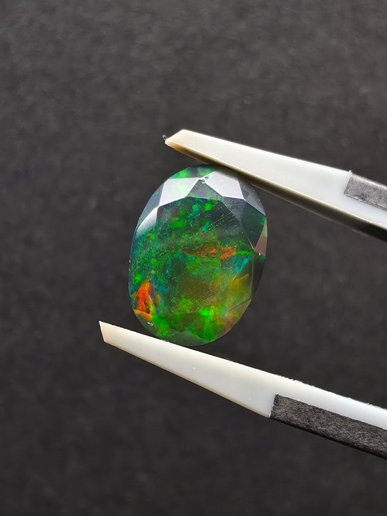 2.5ct Opal Negru fațetat - Înălțime: 11.2 mm - Lățime: 8.2 mm- 0.5 g #4.3