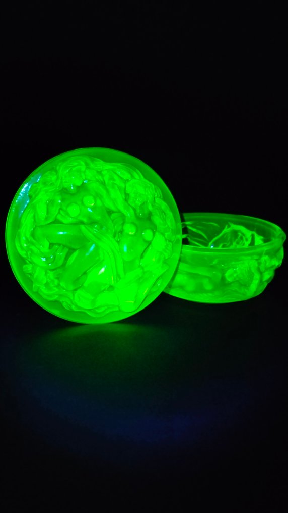 Curt Schlevogt - Heinrich Hoffmann - Sieradendoos - Lalique geïnspireerd - Geel uraniumglas - Verstrengelde nimfen #4.3