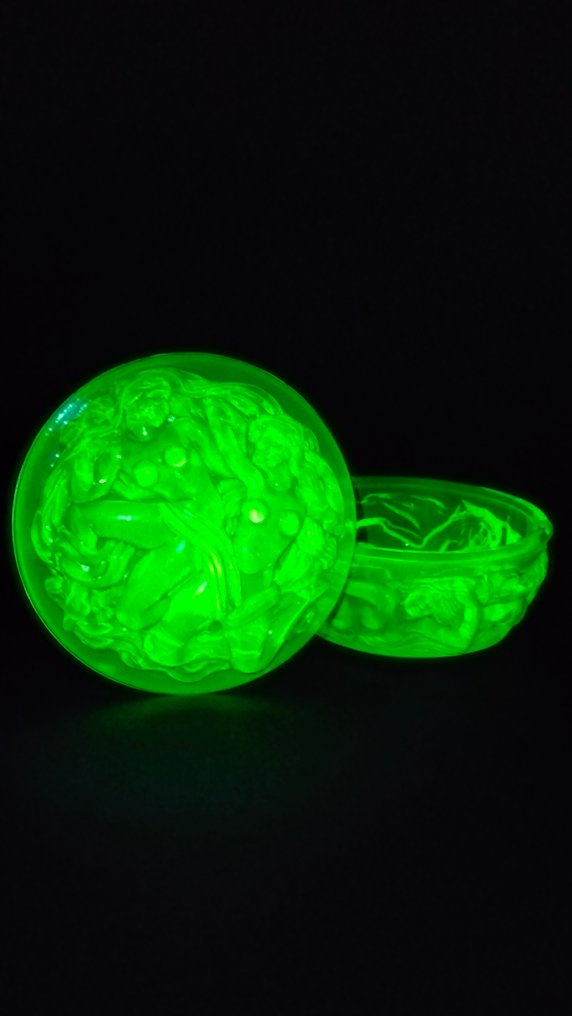 Curt Schlevogt - Heinrich Hoffmann - Sieradendoos - Lalique geïnspireerd - Geel uraniumglas - Verstrengelde nimfen #1.0