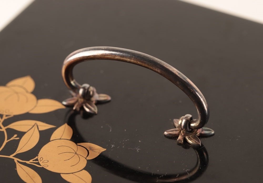 Armoire - Or, Bois, Laque, un très fin kodansu 小箪笥, armoire de table avec un design maki-e de tachibana - y compris avec - Japon #3.2