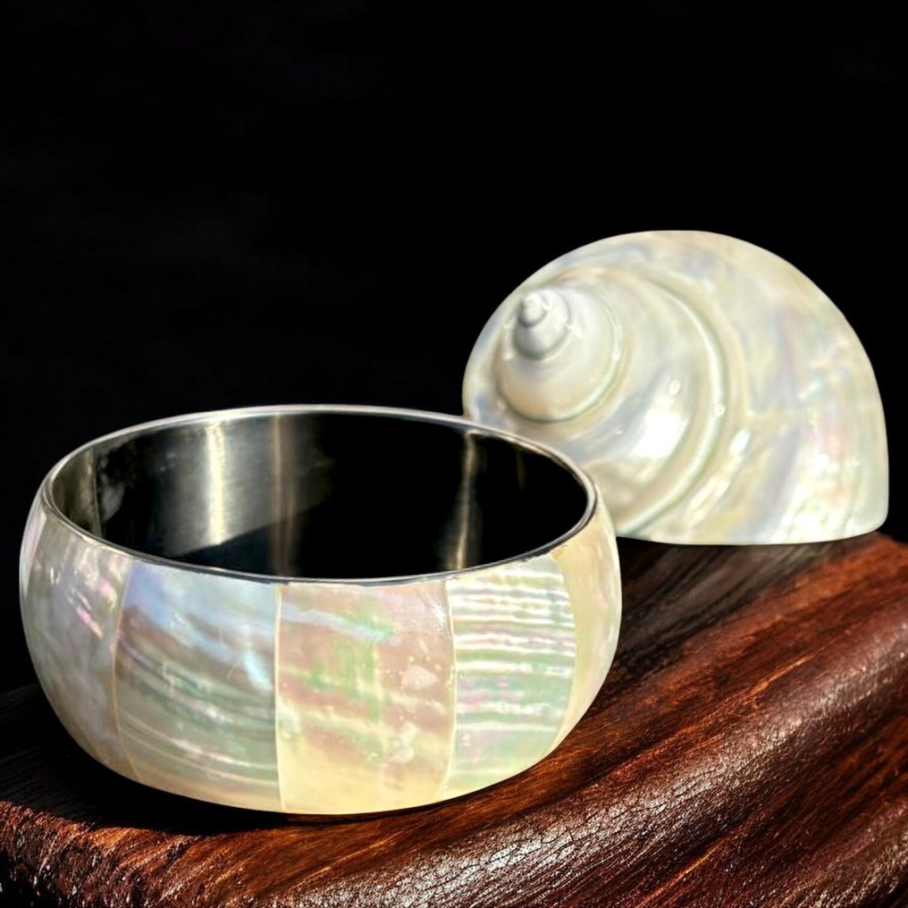 不锈钢手链,配以Turbo Marmoratus珍珠母马赛克。 一件热爱自然之美的人的珍贵珠宝。 - 高度: 81 mm - 闊度: 81 mm- 40 g #3.2