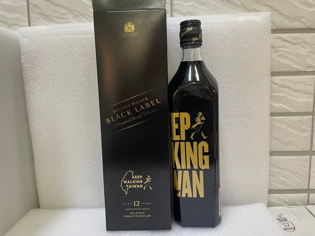 Johnnie Walker 12 years old Black Label - Keep Walking Taiwan - Limited Edition  - 700ml #1.0