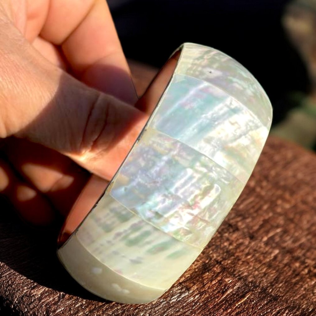 不锈钢手链,配以Turbo Marmoratus珍珠母马赛克。 一件热爱自然之美的人的珍贵珠宝。 - 高度: 81 mm - 闊度: 81 mm- 40 g #2.1