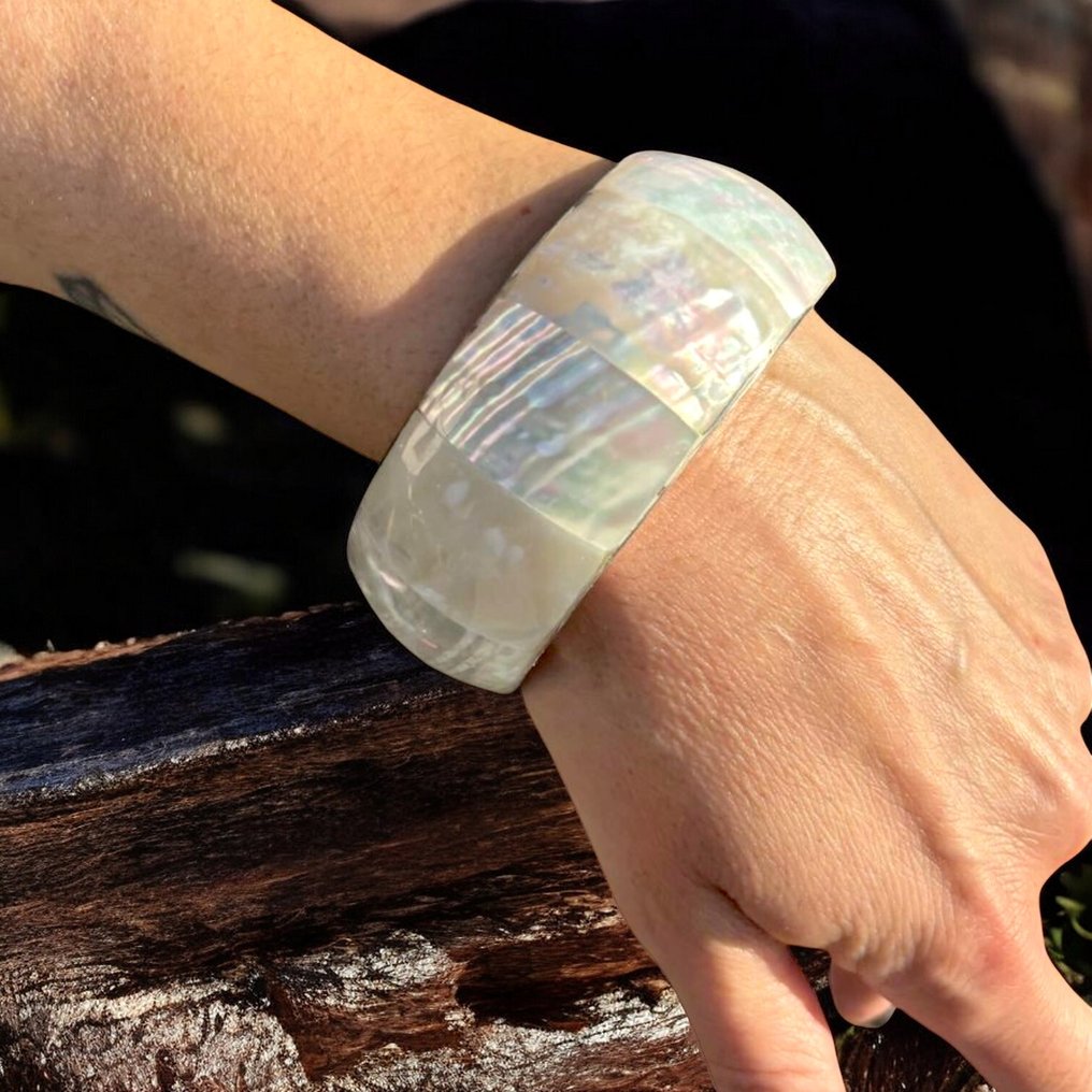 不锈钢手链,配以Turbo Marmoratus珍珠母马赛克。 一件热爱自然之美的人的珍贵珠宝。 - 高度: 81 mm - 闊度: 81 mm- 40 g #1.0