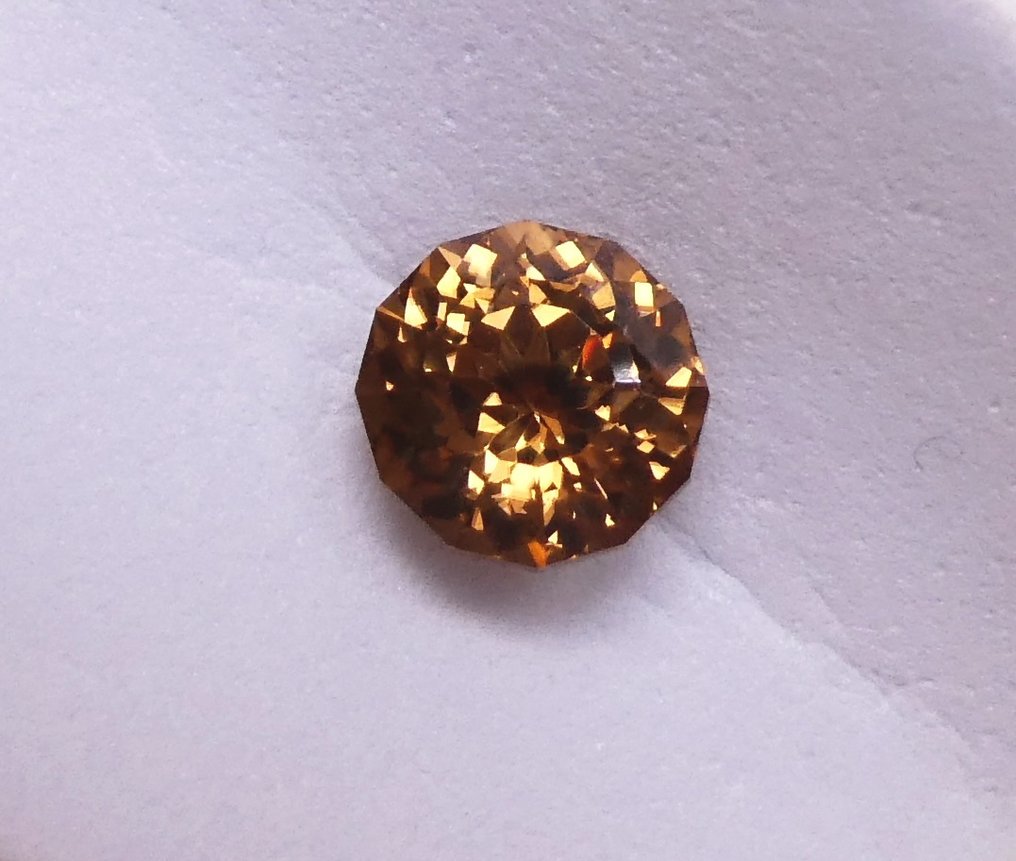 Zircon  - 2.23 ct - Instituto Gemólogico Español (IGE) #2.1