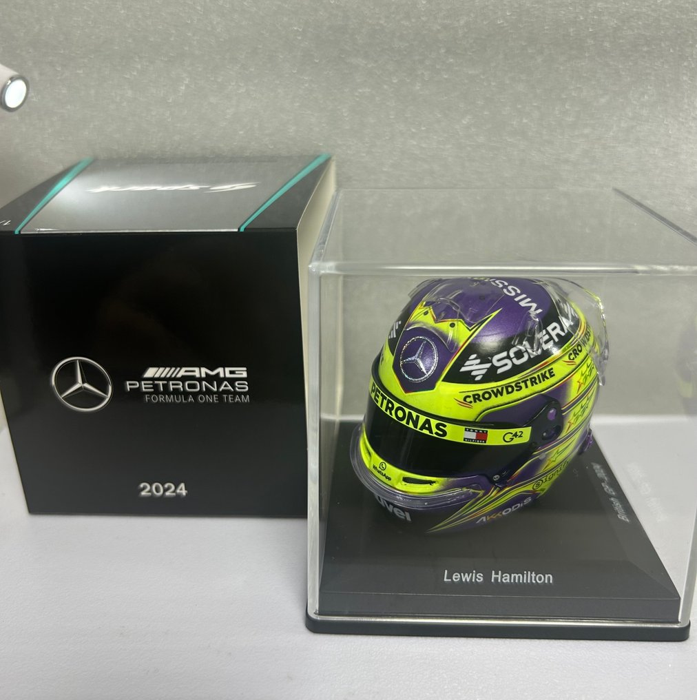Spark 1:5 - Modelauto - Exclusivo! Lewis Hamilton 2024 British GP Helmet 1/5 - Mercedes F1 - 7 keer WC F1 #3.2