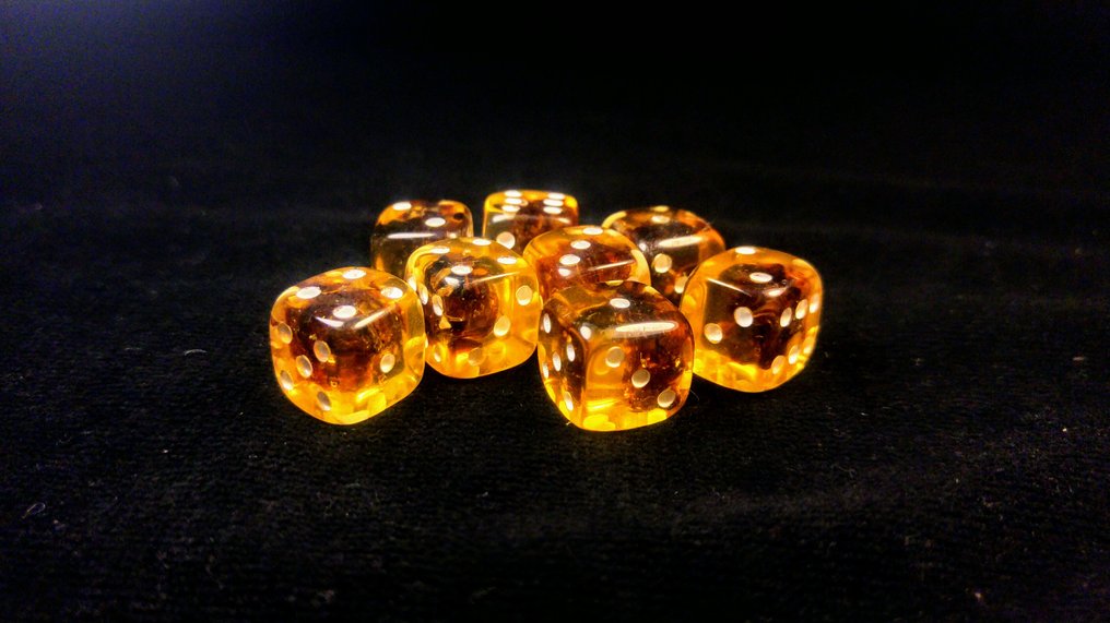 handgefertigt - Bernstein - 8 Playing Dices - 1.3 cm - 1.3 cm (Ohne mindestpreis) #1.0