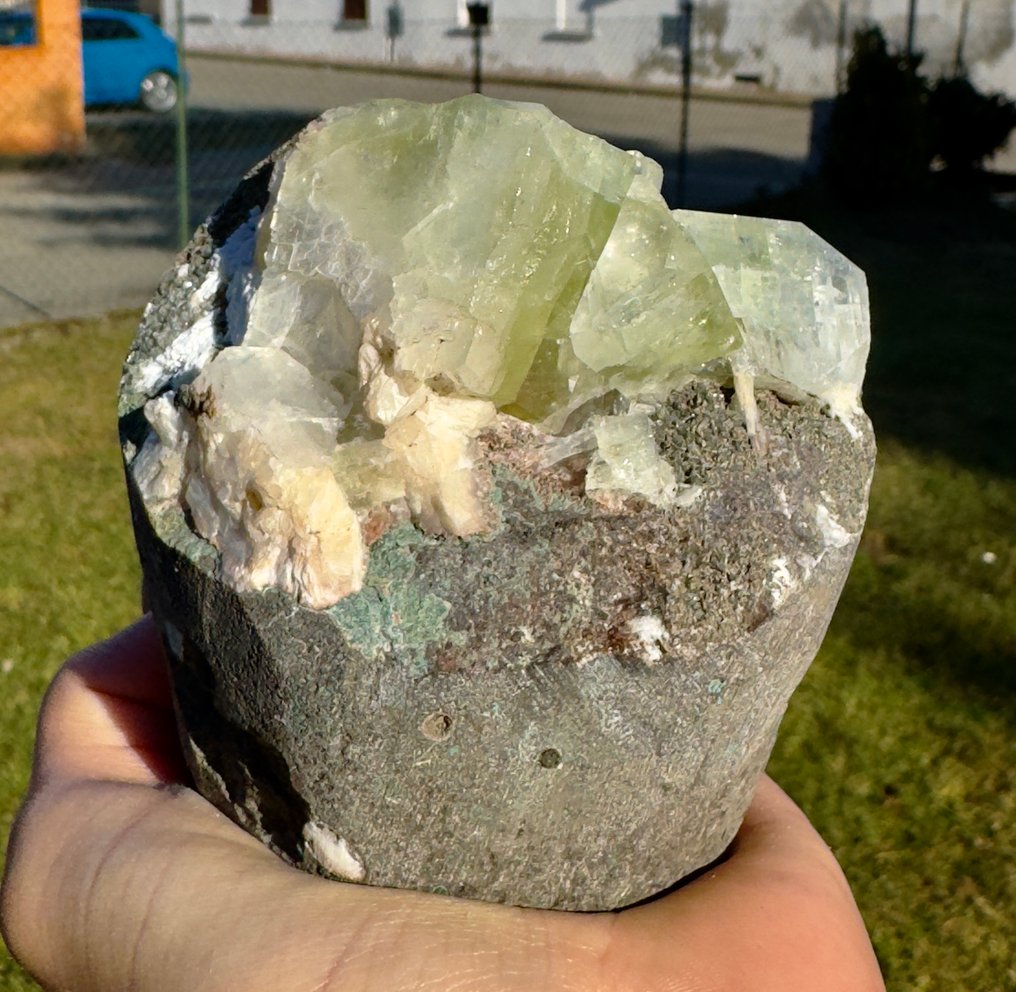 獨特的綠色立方魚眼石與方沸石在基質上生長 水晶在矩陣上 - 高度: 10 cm - 闊度: 9 cm- 764 g - (1) #4.3