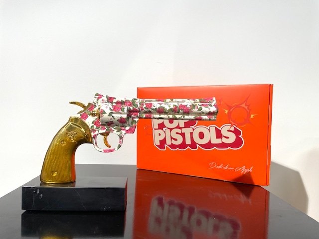 Van Apple - Art Against War - Guns & Roses #1.0