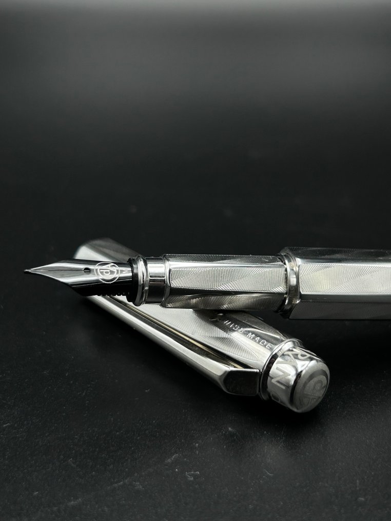 Caran d'Ache - RNX 316 Acero inoxidable en color plata. - Vulpen #4.3