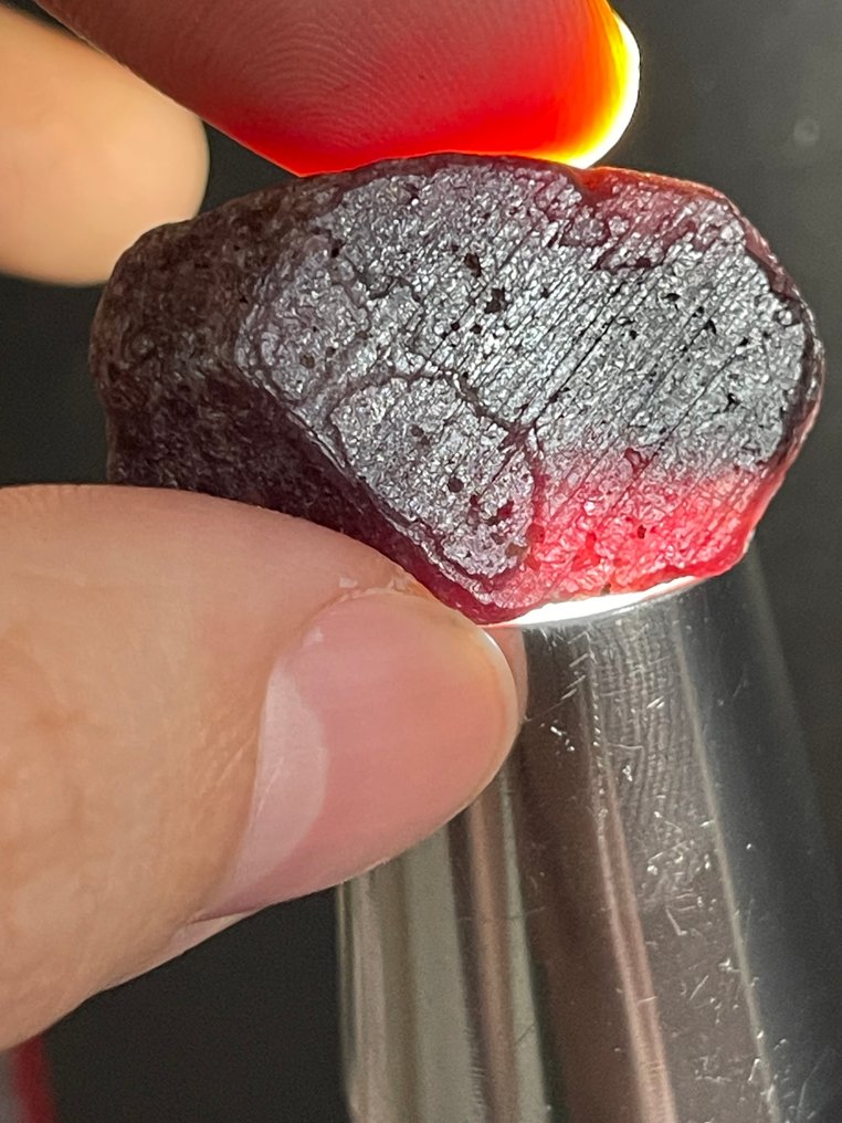 Ruby Rough. Exceptional Mozambique Blood Ruby Crystal. 119,5 Cts. - Height: 32 mm - Width: 20 mm- 23.9 g #3.2