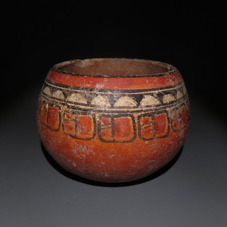 Mayan Terrakotta Skål. ca. 450 - 650 e.Kr. 11,7 cm høj. Spansk importlicens. #1.0