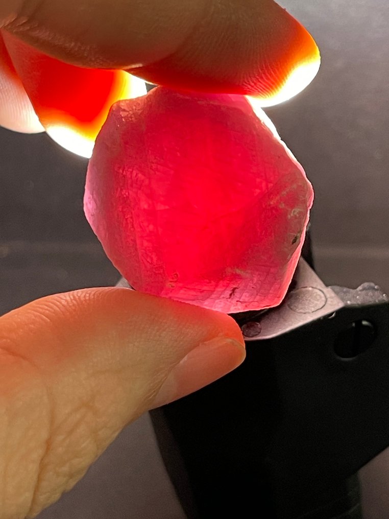 Ruby 粗糙的。不尋常的莫三比克粉紅紅寶石水晶。 143.5 克拉，100% 特惠 - 高度: 30 mm - 闊度: 24 mm- 28.7 g #4.3