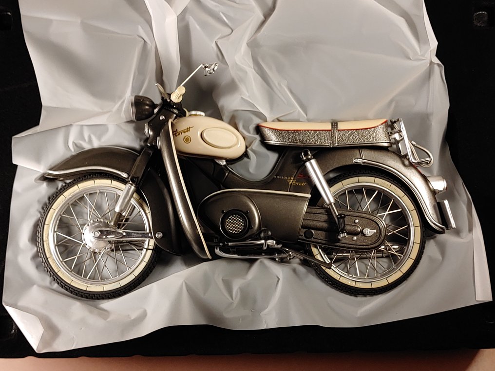 Schuco 1:10 - 模型摩托车 - Kreidler Florett Super 1964-1966 - 金属灰-炭灰色 - 象牙色 #1.0