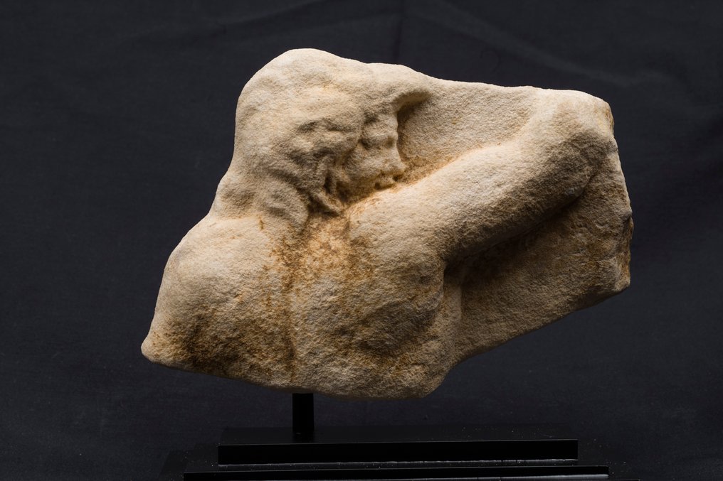 古罗马 大理石 带有半人半兽的撒提尔的浮雕。公元1世纪。长度24厘米。 #1.0